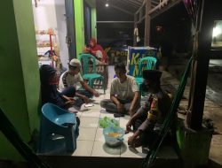 Usai Shalat Tarawih Berjamaah, Bhabinkamtibmas Polsek Jatitujuh Sambangi Tokoh Masyarakat Berikan Pesan Kamtibmas