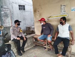 Cegah Penularan Covid-19, Bhabinkamtibmas Sampaikan Pesan Prokes