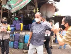 Kapolres Banjar Pimpin Langsung Pemantauan dan Bantu Distribusi Minyak Goreng