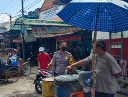 Bhabinkamtibmas Polsek Kadipaten Tinjau Harga dan Ketersediaan Minyak Curah di Wilayah Desa Binaan
