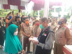 Bupati Salurkan Bantuan untuk Rakyat di Tengah Maraknya Gelombang Aksi Unjuk Rasa