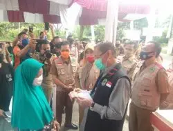Bupati Salurkan Bantuan untuk Rakyat di Tengah Maraknya Gelombang Aksi Unjuk Rasa