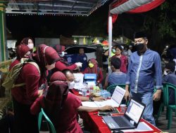 Kasat Narkoba Polres Majalengka Berikan Semangat Kepada Nakes dan Peserta Vaksinasi di Halaman Masjid Jamie Baiturrahman