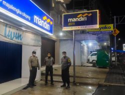 Patroli Malam Personil Polsek Cikijing, Ajak Masyarakat Jaga Kamtibmas Dan Patuhi Prokes