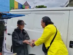 Mahasiswa Kota Pagar Alam Membagikan Takjil Kepada Masyarakat