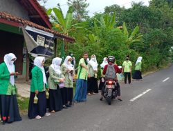 UPZISNU Gumelar Bersama Fatayat Ansor Banser dan Muslimat NU Kec Gumelar Membagikan Paket Takjil