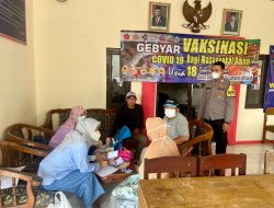 Bhabinkamtibmas Polsek Jatitujuh Pantau Penyaluran BPNT dan BTS di Desa Binaan