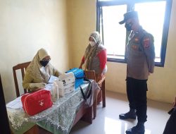Polsek Palasah Polres Majalengka Gelar Vaksinasi Booster di Desa Karamat
