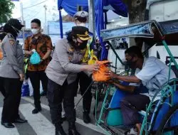Jelang Hari Kartini, Polwan Polres Banjar Bagikan Takjil