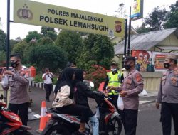 Berkah Bulan Suci Ramadhan, Polsek Lemahsugih Bagikan Ratusan Takjil Gratis Pada Masyarakat