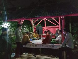 Tingkatkan Kewaspadaan, Polsek Cikijing Berikan Pesan Kamtibmas Pada Warga Saat Patroli Malam