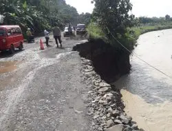 Hujan Lebat Sebabkan Jalan Penghubung Tomo – Jatigede Hampir Putus