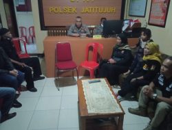 Bangun Ukhuwah Islamiyah, Polsek Jatitujuh Silaturrahmi Dan Bagi Takjil Bersama Pokdar Kamtibmas