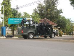 PRAJURIT RAIDER 323/BP MENGAMANKAN OBYEK VITAL DENGAN MENYELAMATKAN SUPERVISOR GARDU PLN DARI TERORIS.