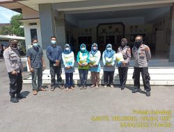 Jelang Akhir Bulan Ramadhan, Polsek Sukahaji Memberikan Bantuan Berupa Beras Kepada Masyarakat Kurang Mampu