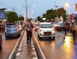 Inilah Yang Dilakukan Polisi Disaat Berada di Pos Pam Ops Ketupat Lodaya 2022 Majalengka
