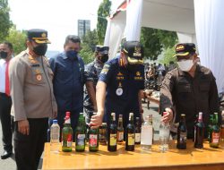 JELANG LEBARAN, RIBUAN BOTOL MIRAS DAN KNALPOT BRONG DI MUSNAHKAN DI CILACAP