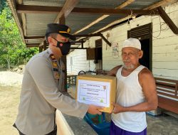 Menjelang Hari Raya Idul Fitri 1443 H, Polsek Dendang Bagikan Paket Sembako Kepada Warga 