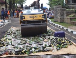 Polres Purwakarta Musnahkan Ribuan Botol Miras Jelang Ramadhan