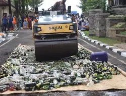 Polres Purwakarta Musnahkan Ribuan Botol Miras Jelang Ramadhan