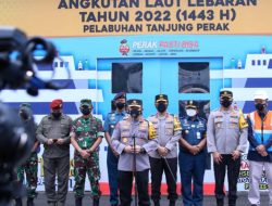 Tinjau Pelabuhan Tanjung Perak, Kapolri: Transportasi Laut Alternatif Kurangi Kemacetan Arus Mudik