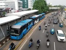 Imbas Demo 11 April, Transjakarta Alihkan Sejumlah Rute