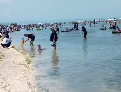 Pantai Sayang Heulang Salah Satu Destinasi Wisata Jawa Barat