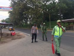 Hansip Ini Patut Di Apresiasi