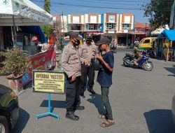 Meski Hari Raya Idul Fitri, Ops Yustisi Polsek Cigasong Tetap Bagi-bagi Masker Gratis Guna Pencegahan Covid_19