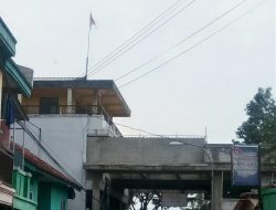 Bendera Robek Diatas Kantor Desa Dampit Kecamatan Cicalengka