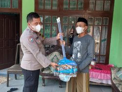 Peduli Terhadap Warganya, Bhabinkamtibmas Polsek Sindangwangi Berikan Sarkon