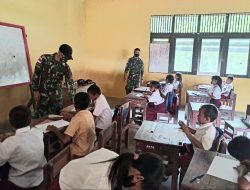 Keterbatasan Guru, Satgas Pamtas RI-Malaysia Yonif Mekanis 643/Wns Jadi Tenaga Pendidik Di Sekolah Perbatasan.