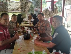 Wujud Kekeluargaan Bersama Anggota Humas Polres Majalengka, Kapolsek Palasah Ajak Makan Bersma