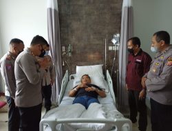 Wujud Kepedulian, Kapolres Majalengka Jenguk Wakapolres Yang Sedang Sakit