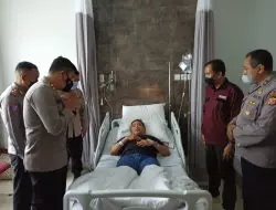 Wujud Kepedulian, Kapolres Majalengka Jenguk Wakapolres Yang Sedang Sakit