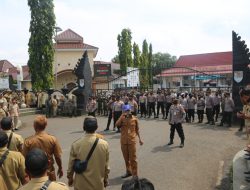 Forum Solidaritas Aparatur Pemerintah Salurkan Aspirasi di Depan Pendopo Kabupaten Cilacap