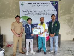 Tim KKN IAIN Pekalongan Angkatan 52. Kelompok II, Ajari Warga Bikin Pakan Ternak dari Limbah Jerami