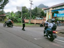 Gatur Lalin Di Pagi Hari, Bentuk Pelayanan Polsek Sindangwangi Kepada Anak Sekolah