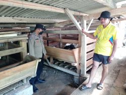 Polisi Sektor Banjaran Datangi Perternakan Hewan Terkait Kewaspadaan PMK