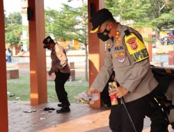 Kapolres Majalengka Terjun Langsung Bersih-bersih Pasca Aksi Unras di Alun – Alun Majalengka