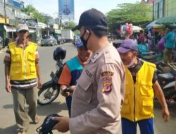 Polsek Langensari Bagikan Puluhan Masker Pada Warga