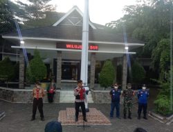 Untuk Menjaga Kondusifitas Menjelang Lebaran Tahun Ini Kapolsek Plered Polres Purwakarta Pimpin Apel Pasukan Pada Giat Malam Takbiran