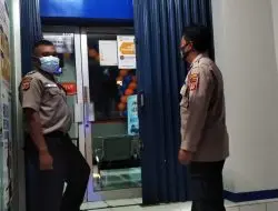 Jaga Kamtibmas Pada Malam Hari, Polsek Cigasong Laksanakan Patroli