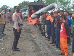 Kapolsek Bukateja Pimpin Pencarian Warga Hanyut di Sungai Pekacangan