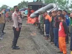 Kapolsek Bukateja Pimpin Pencarian Warga Hanyut di Sungai Pekacangan