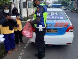 Melalui Sat Lantas, Polres Banjar Berbagi Dengan Sesama