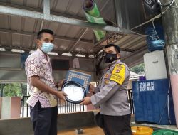 Jalin Kedekatan Dengan Masyarakat,Polsek Sindangwangi Berikan Bantuan Sarkon