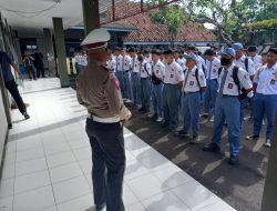 Panit Lantas Polsek Jatiwangi Sosialisasi “Operasi Patuh Lodaya 2022” di Sekolah SMK PGRI Jatiwangi