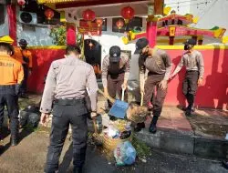 Polres Banjar Bakti Sosial Kerja Bakti di Kong Miao MAKIN Kota Banjar Jelang Hari Bhayangkara Ke-76