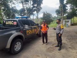 Personil Polsek Lemahsugih Polres Majalengka Berikan Himbauan Kamtibmas Saat Patroli